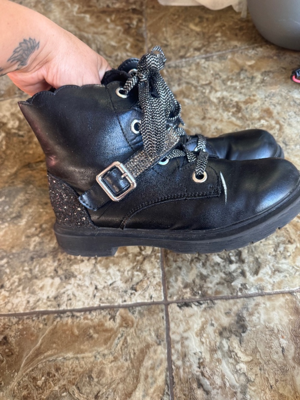Girls shoes